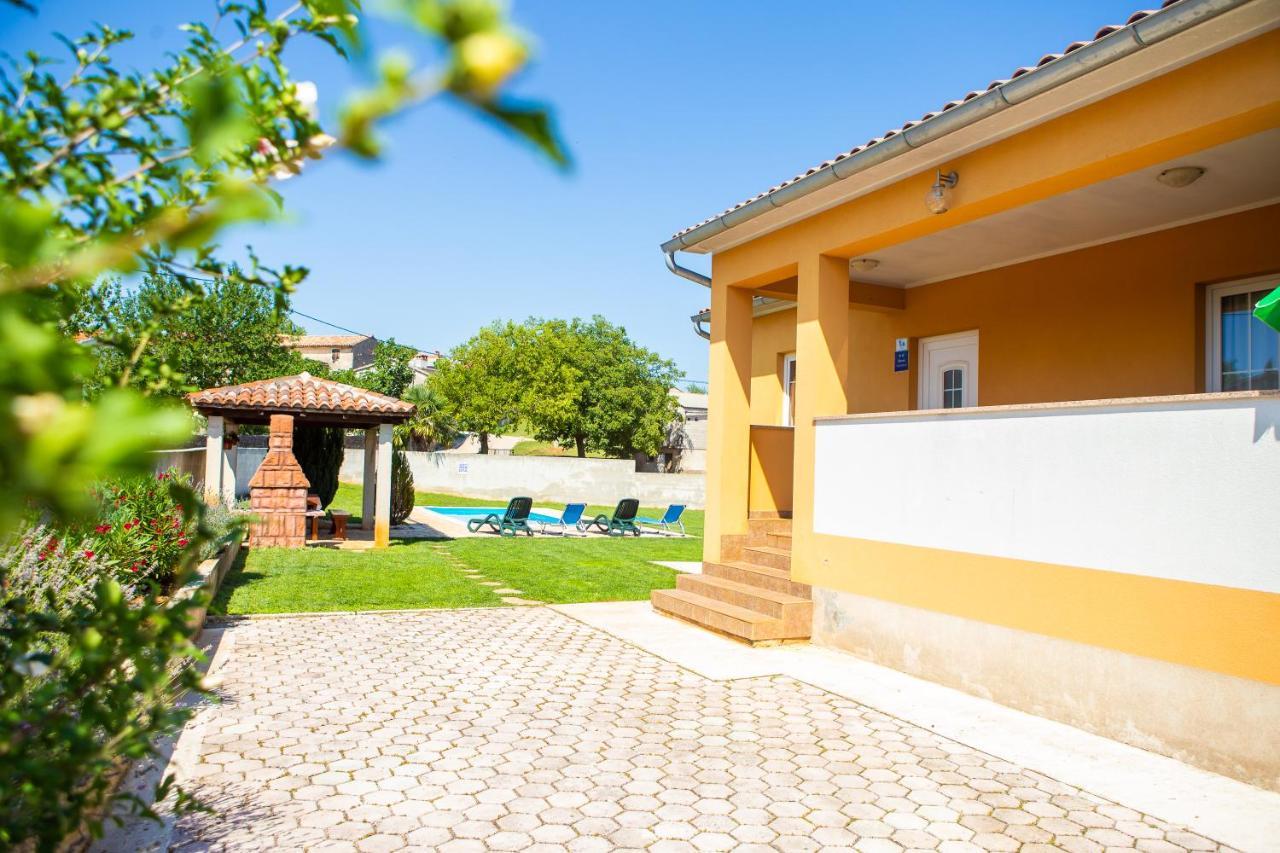 Holiday Home Labud Žminj Buitenkant foto