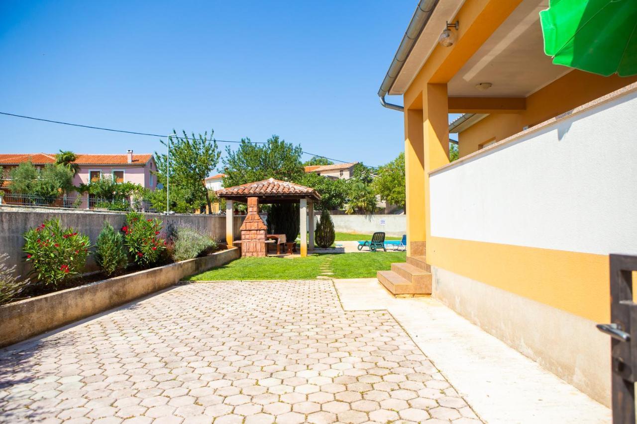 Holiday Home Labud Žminj Buitenkant foto