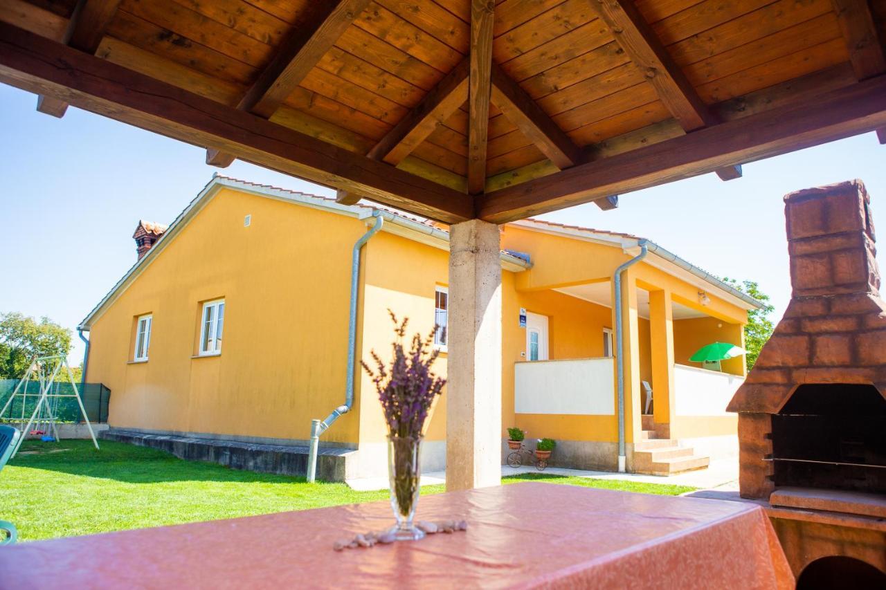 Holiday Home Labud Žminj Buitenkant foto